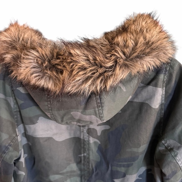 Abercrombie & Fitch Women’s Size XS Camo Faux Fur Hood Sherpa Lined Parka Jacket - Picture 5 of 10